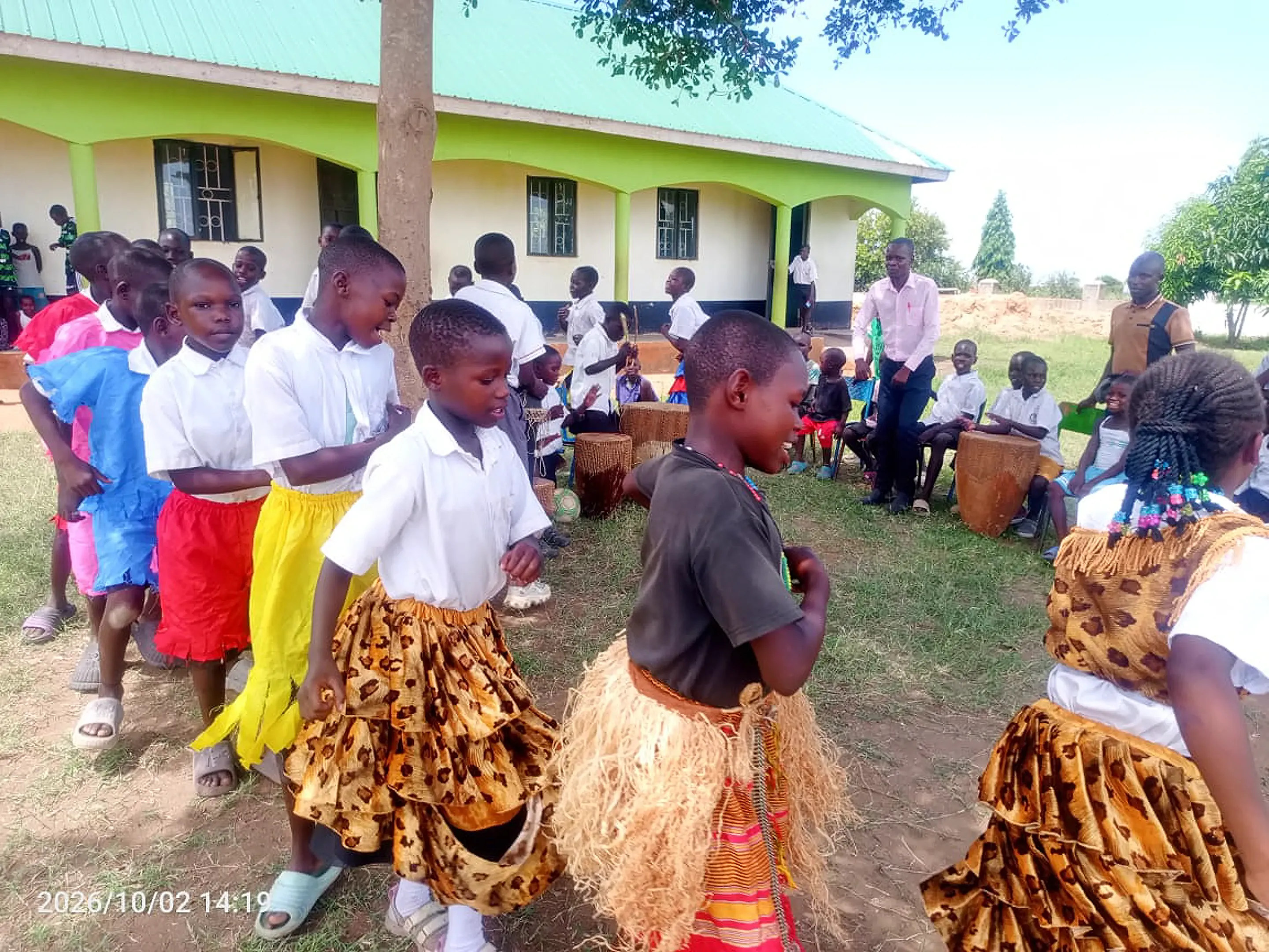 Pupils singing together in music club